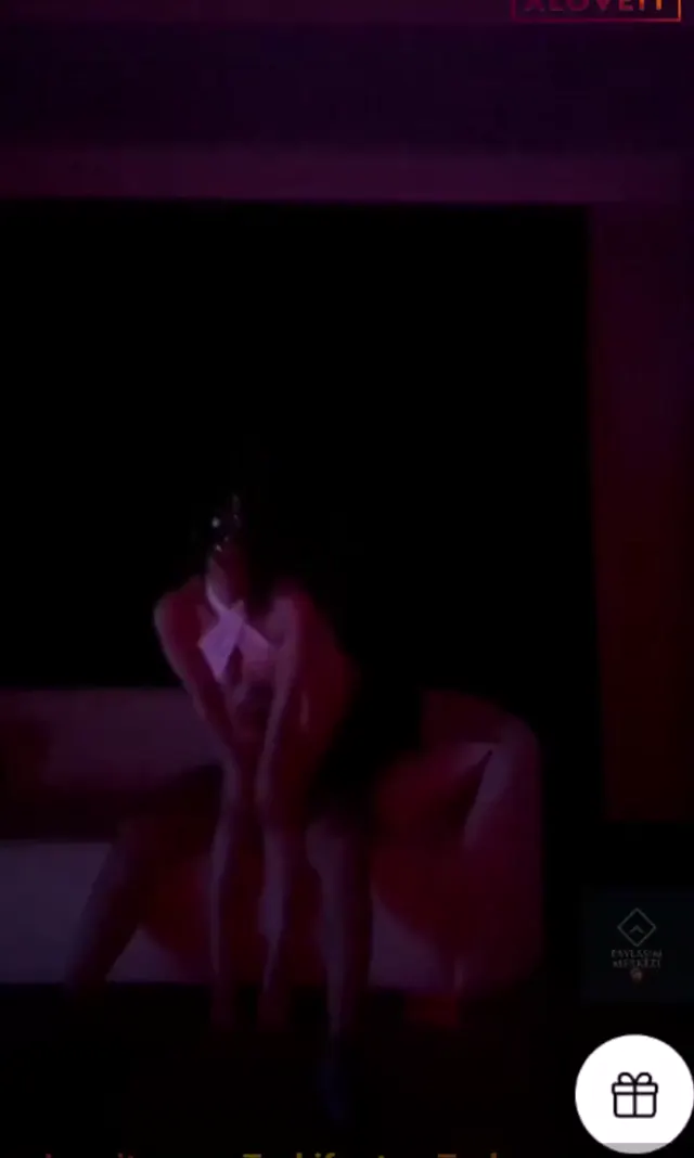 Çağla Somuncu Porno Koltukta kucakta içinde gezdirdi — Çağla Somuncu — Amatör Porno · sahne 2
