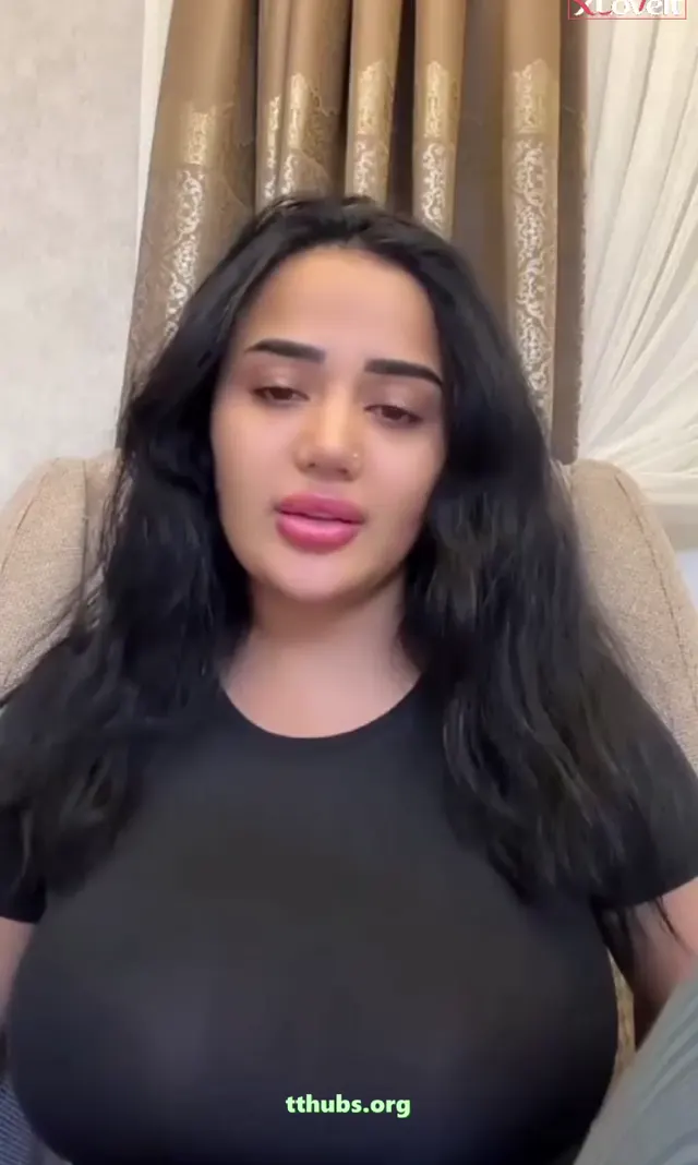 Melek Azad — Melek Azad Ifşa Kocaman Memeleriyle Yayın Videosu · sahne 2