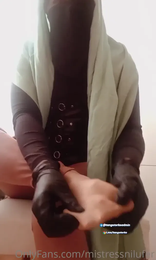 Mistress Nilüfer ifşa – Türk Türbanlı Sahibe Vol 8 — Mistress Nilüfer — Türk ifşa · sahne 1