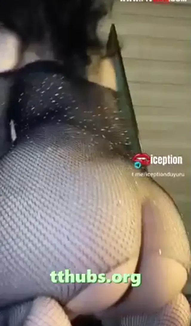 Nehhir Transparan Fileli Elbisesiyle Pembe Deliklerini Sergiliyor - Porno Video — Türk ifşa · sahne 1