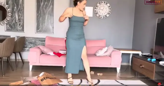 Özlem Aksu ifşa nude Youtube katıl Part 1 seyret — Özlem Aksu — Türk ifşa · sahne 3