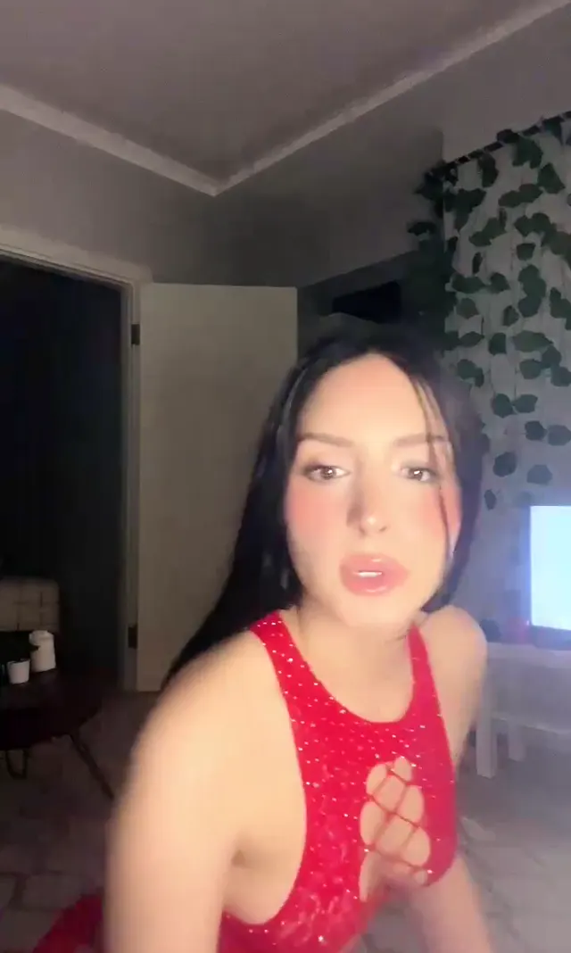 Pinkqueen ifşa Dekolteli frikikli canlı yayını — Tango Pink Queen — Canlı Yayınlar · sahne 2
