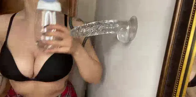 RuhsuzKahpe31 — Ruhsuzkahpe31 ifşa Duvara saplı dildoya 31 çekti · sahne 1