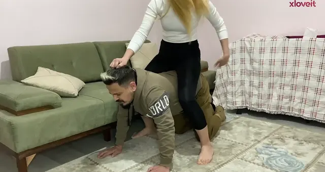 Sahibe kadın köle kocasının sırtına bindi — Keyifhane — Türk ifşa · sahne 3