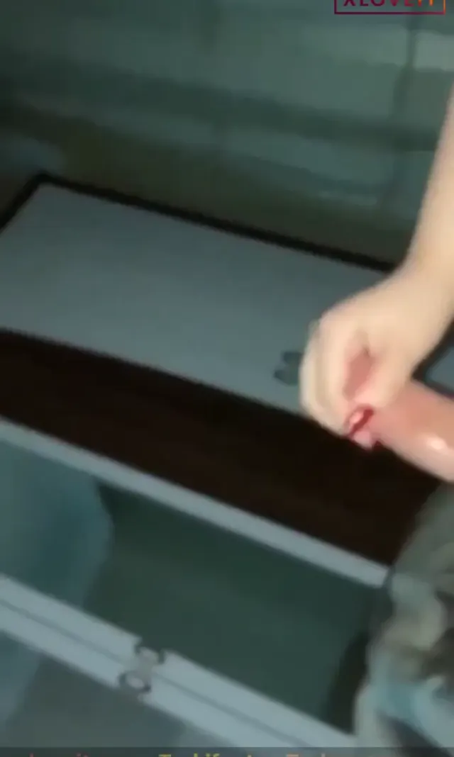 Sakso video Utku Citrine Tv karşısında ağzına aldı — UtkuCitrine — Mobil Porno · sahne 2