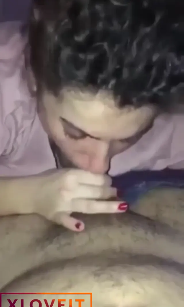 Saksoyla uyandırılan Azgın Kıvırcık — Amatör Porno · sahne 1