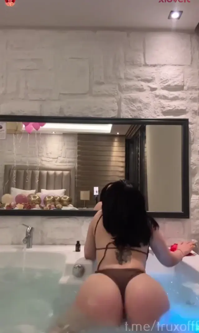 Sarem Uysal ifşa ünlü yayıncının nude videoları — Sarem Uysal — Türk ifşa · sahne 1