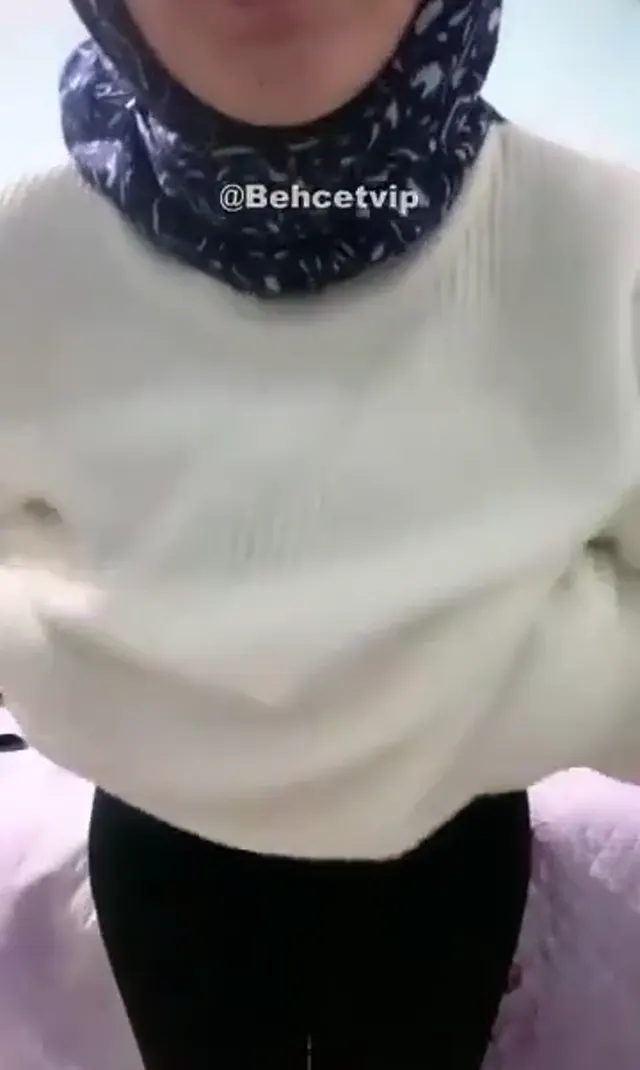 Şeftalicik — Şeftalicik ifşa Türbanlı olgun meme açtı · sahne 2