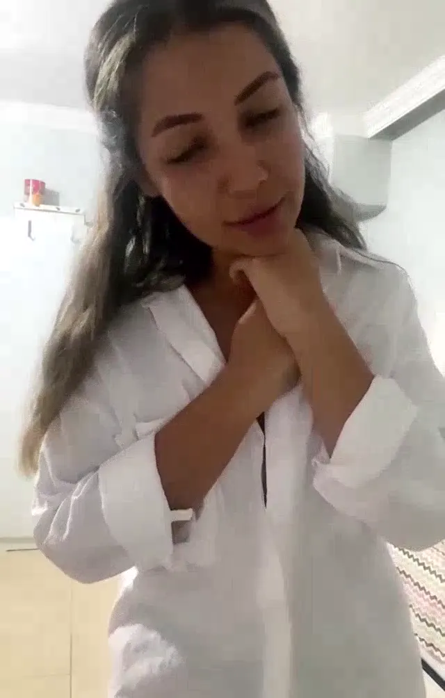 Selay — Selay ifşa Gömlekli nude yayınını seyret · sahne 3