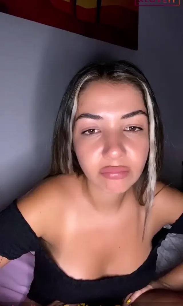 Selay — Selay ifşa Minyon kızdan canlı yayın seyret · sahne 2