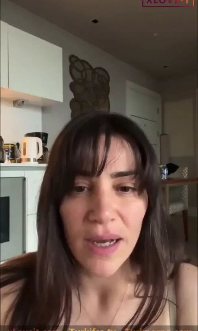 Serpil Cansız ifşa İç çamaşırlı danslı canlı yayın videosu — Serpil Cansız — Canlı Yayınlar · sahne 3
