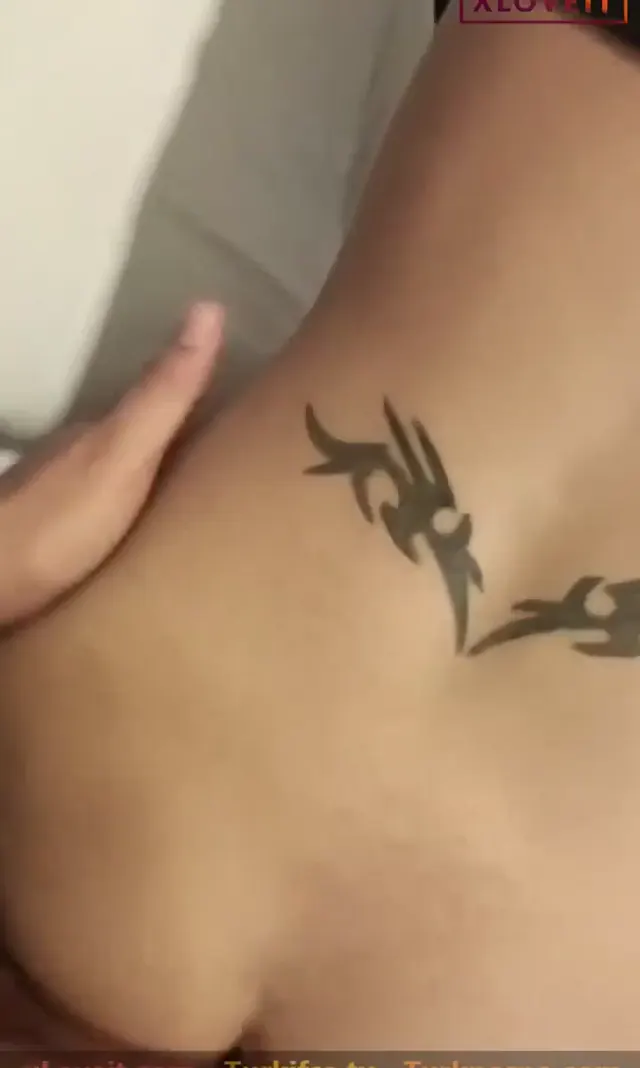 Sert Sikiş Önünde domalttığı dövmeli hatunu inleterek becerdi — Amatör Porno · sahne 2