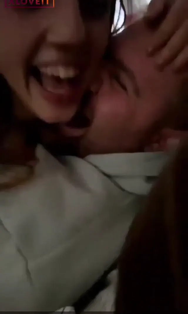 Sevişme videosu Canlı yayında yalamalı sikiş — Sevişme — Amatör Porno · sahne 1