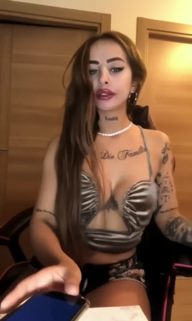 Shawty ifşa Sexy Esmer Türk hatundan canlı yayın seyret — Shawty — Canlı Yayınlar · sahne 2