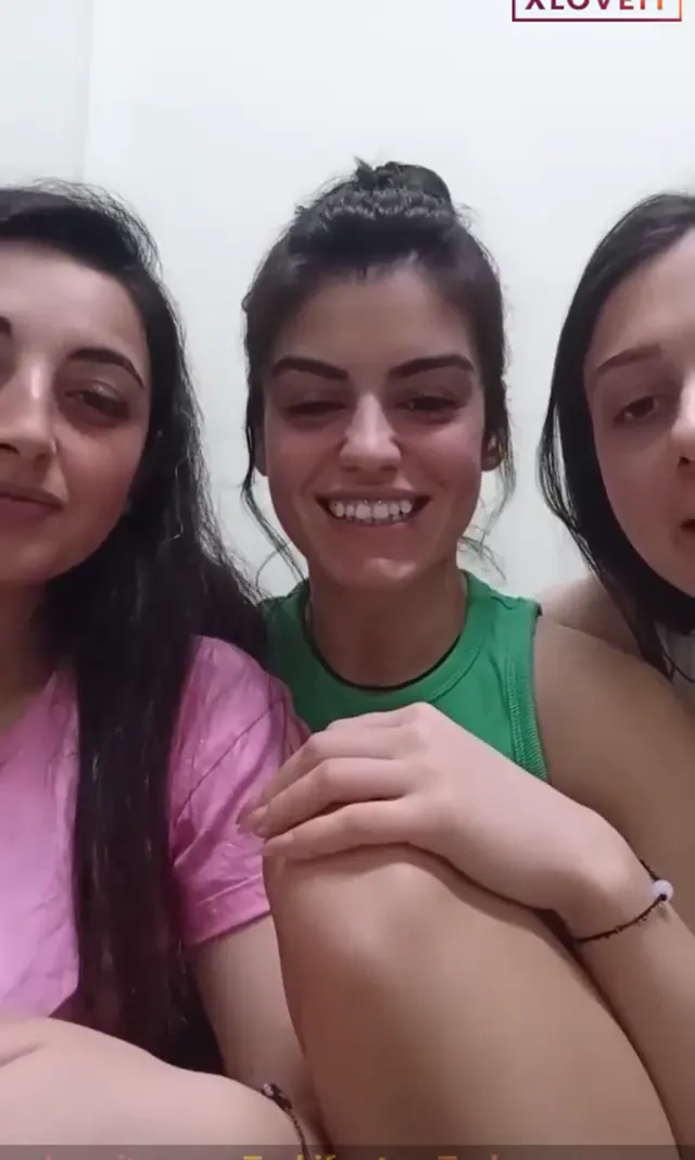Sude Ece Buse ifşa Üç kızın canlı yayınını seyret — Canlı Yayınlar · sahne 1