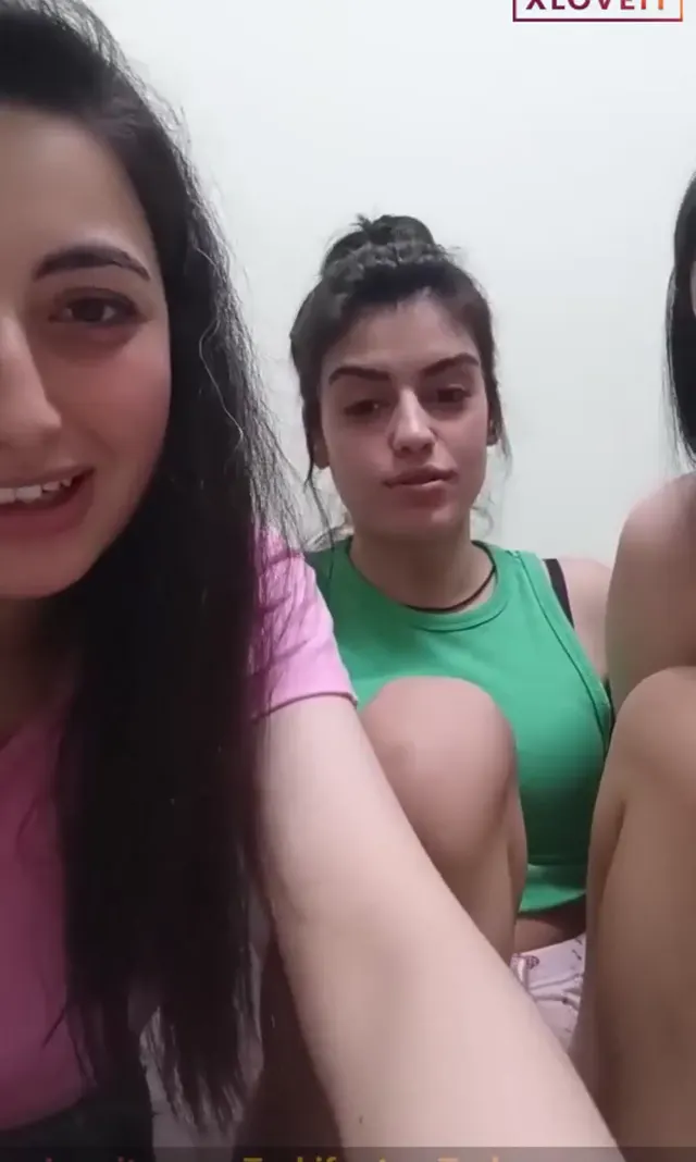 Sude Ece Buse ifşa Üç kızın canlı yayınını seyret — Canlı Yayınlar · sahne 3