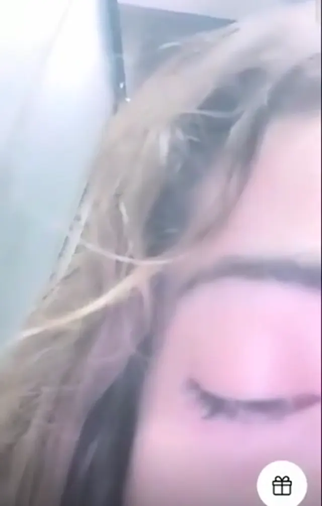 Aynalı otel odasında BenPoine Porno Fantezi Sikiş yaptı — Tango Poine — Amatör Porno · sahne 3