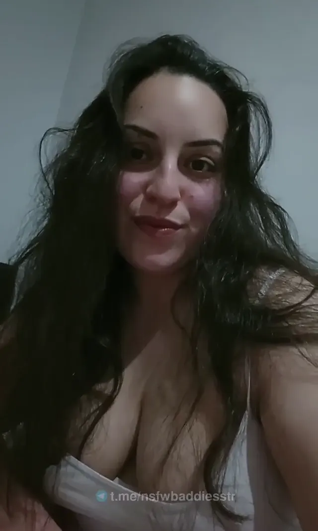 Tango Buğlem ifşa Nenemin memeleri gibi dizlerine inmiş — Canlı Yayınlar · sahne 3