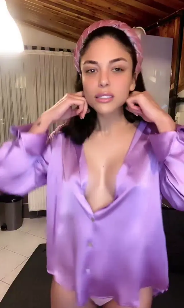 Tango Eco Ecem ifşa Gecelikli makyajsız yayınını seyret — Tango Eco Ecem — Bedava Porno · sahne 3