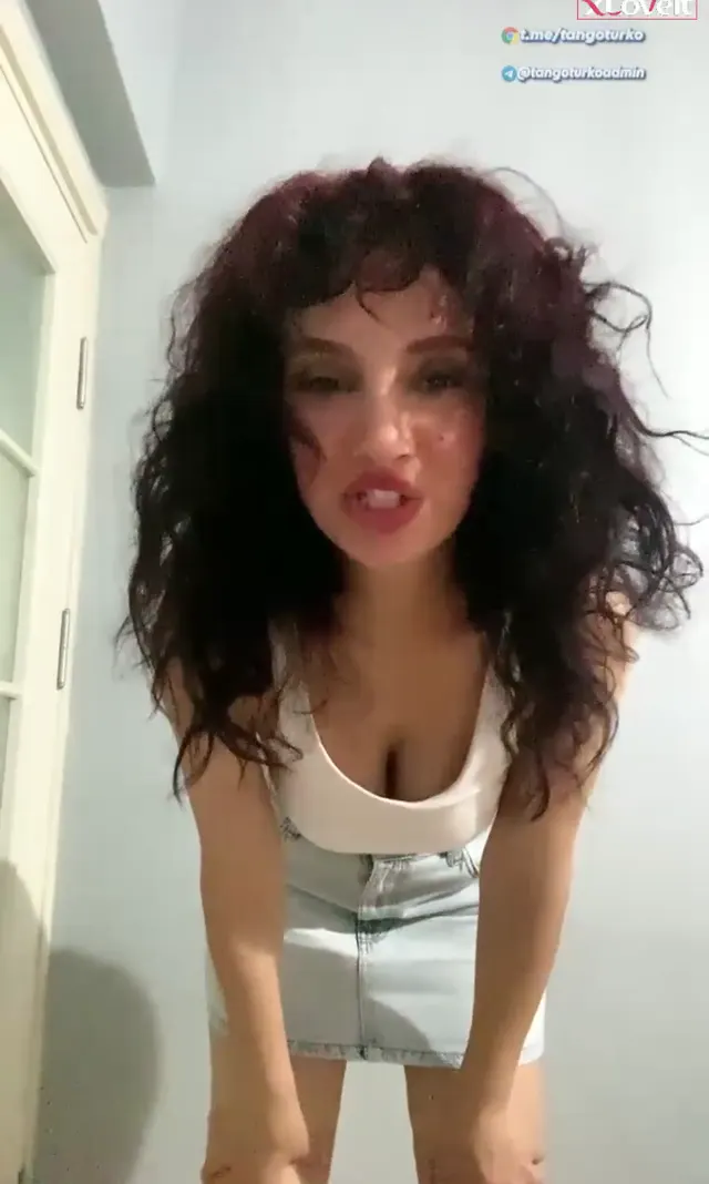Tango Elo ifşa Seksi kıvırcık hatundan yayın — Canlı Yayınlar · sahne 1