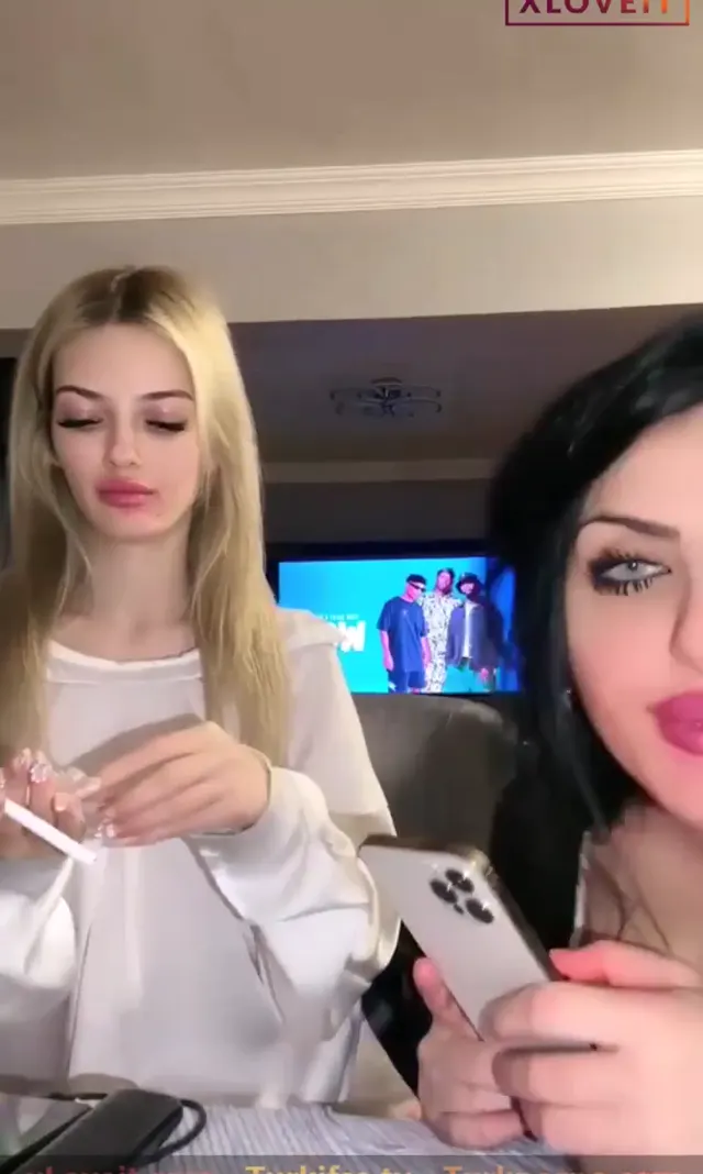 Tango Hande — Tango Hande ifşa Yayında kankasını oynattı · sahne 1