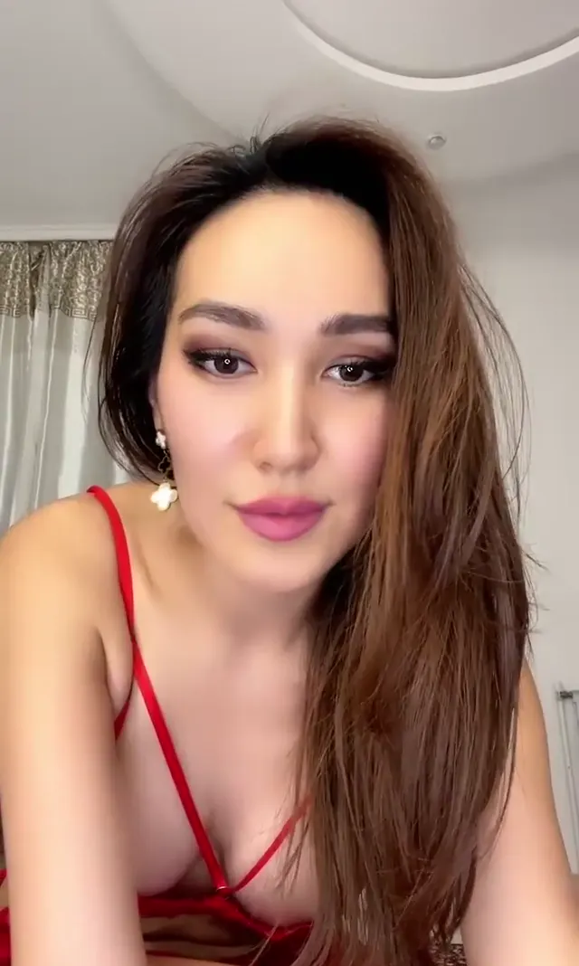 Tango Jasmine — Tango Jasmine ifşa HD Kırmızı jartiyerle dans etti · sahne 3