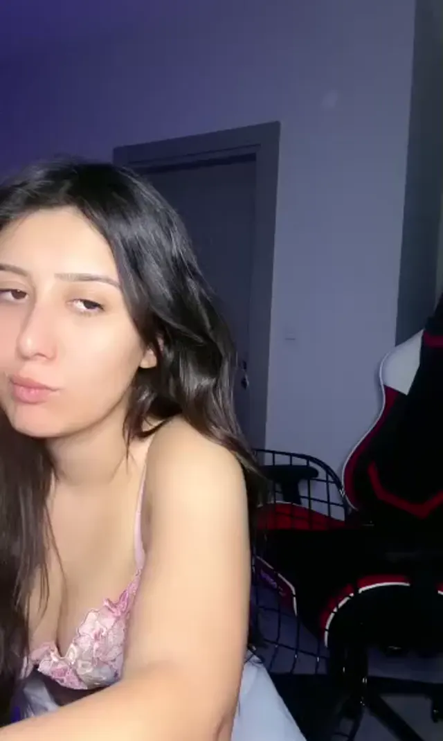 Tango Lilya ifşa Canlı yayında yeni iç çamaşırlarını sergiledi — Tango Lilya — Canlı Yayınlar · sahne 1