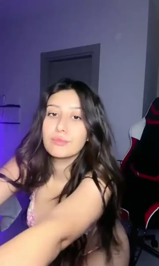 Tango Lilya ifşa Canlı yayında yeni iç çamaşırlarını sergiledi — Tango Lilya — Canlı Yayınlar · sahne 3