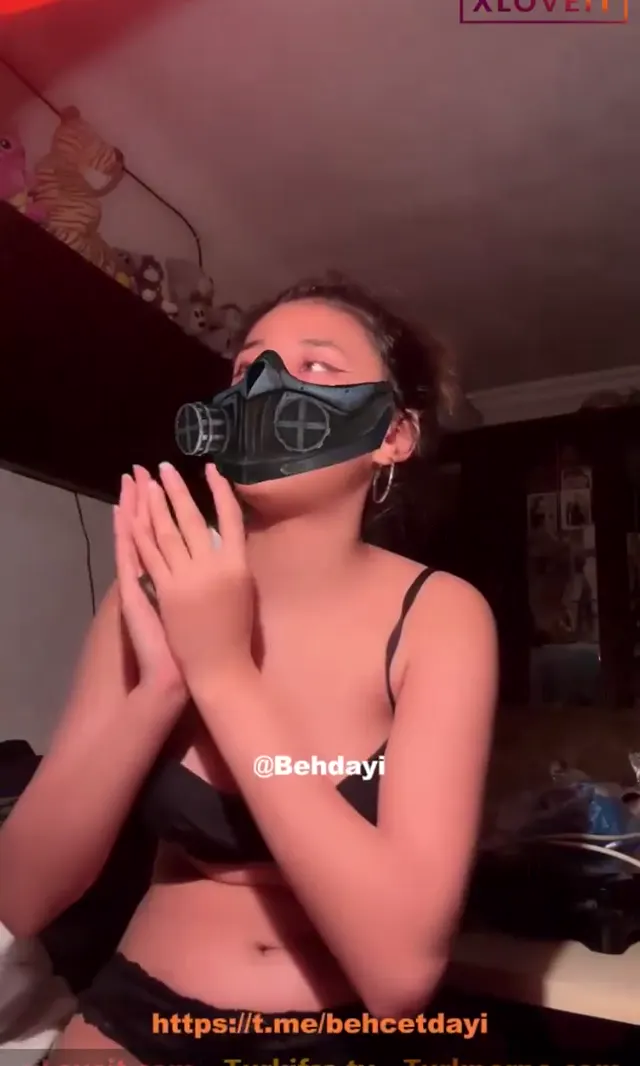 Tango Melis ifşa Seksi esmerden nude yayın seyret — Tango Melis — Canlı Yayınlar · sahne 3