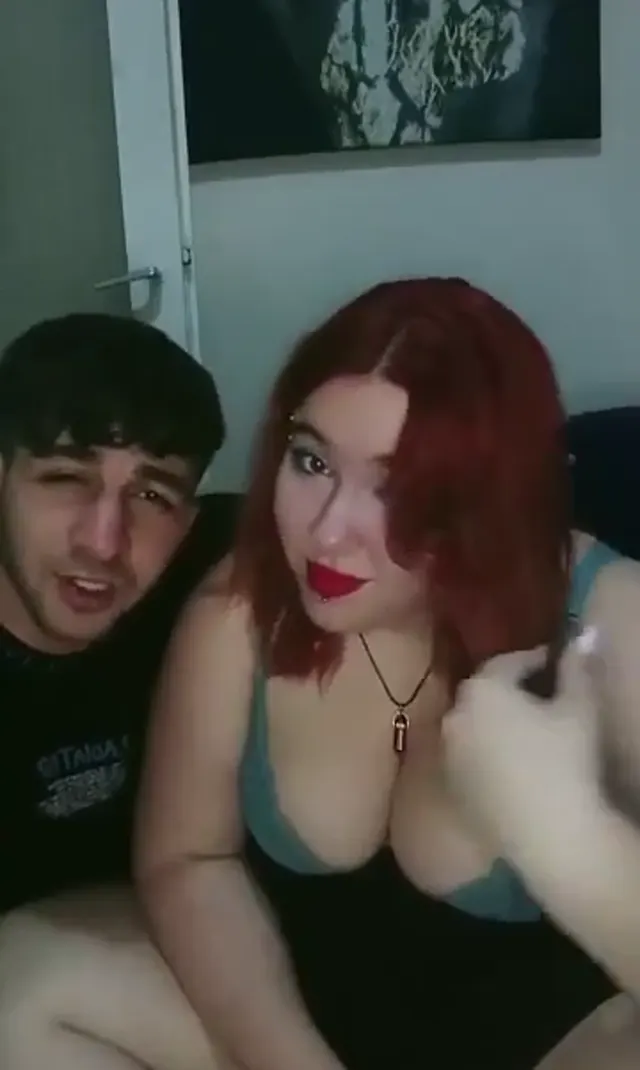 Tango Pisicik ifşa Şişman kızla Keko sevgilisini seyret — Tango Pisicik — Canlı Yayınlar · sahne 1