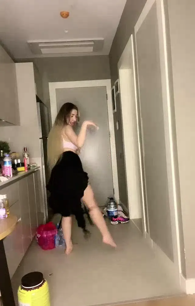 Tango Poine ifşa Elinde içkisiyle canlı yayın yaptı — Tango Poine — Bedava Porno · sahne 1