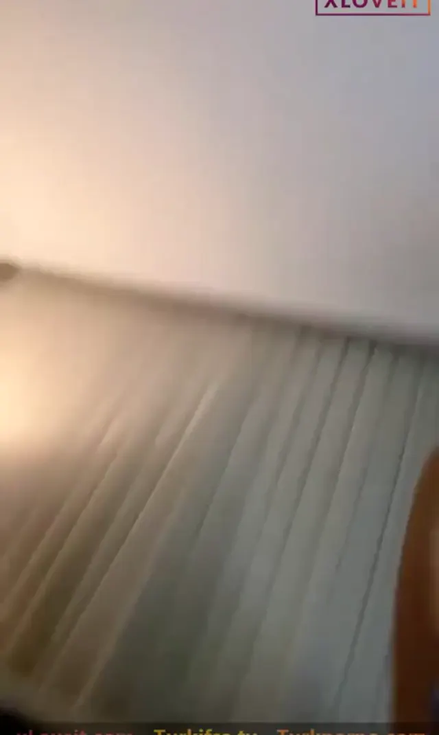 Tango Su ifşa Büyük göğüs dekolteli canlı yayınını seyret — Tango Su — Canlı Yayınlar · sahne 3