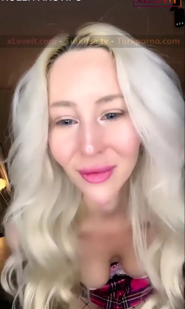 Tango Ulyana — Tango Ulyana ifşa Kolejli eteğiyle yayın yaptı · sahne 1