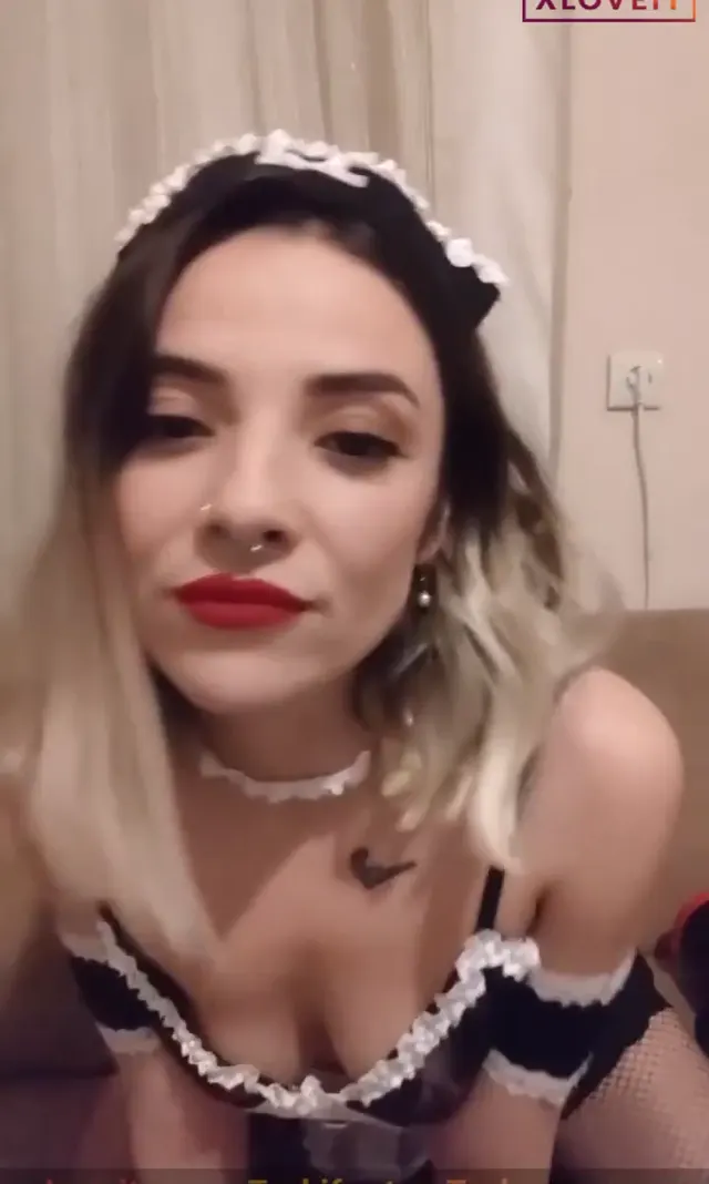 Tango Zuzu ifşa Hizmetçi kıyafetli yayını — Tango Zuzu — Canlı Yayınlar · sahne 3