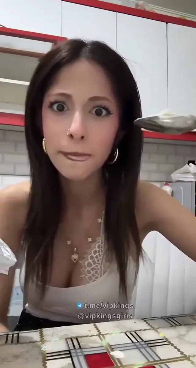 Tiktok Melekmiş ifşa – Canlı yayın videosu — Canlı Yayınlar · sahne 2