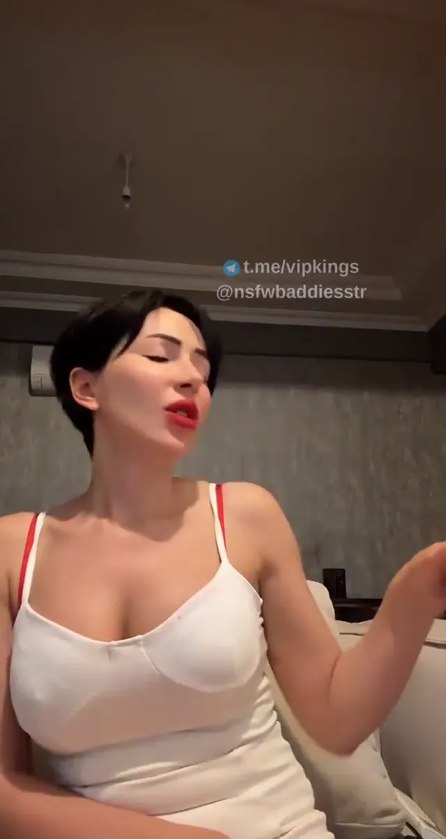 Tiktok Melis ifşa Büük göğüslüden yayın seyret — Melis — Canlı Yayınlar · sahne 1