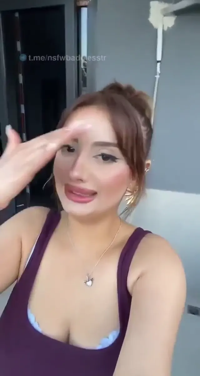 Tiktok Zln ifşa Büyük memeli balkonda yayında — Canlı Yayınlar · sahne 3