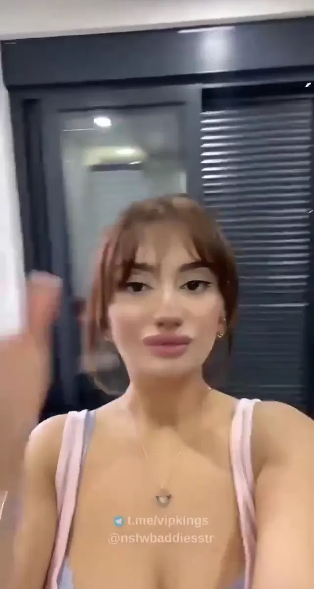 Tiktok Zln ifşa Büyük memeli kız canlı yayın — Canlı Yayınlar · sahne 3
