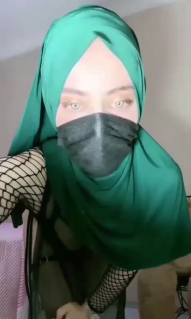 Boncuk ifşa Transparan geceliğiyle gece yayını izle — Türbanlı Boncuk — Canlı Yayınlar · sahne 1