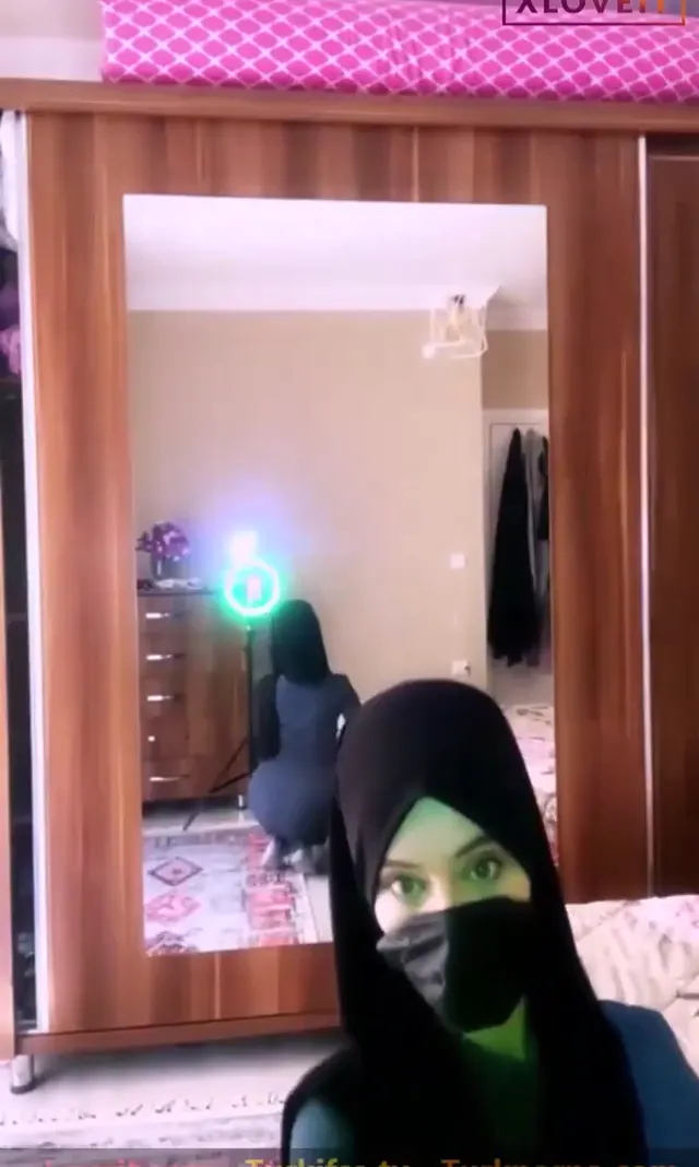 Türbanlı Boncuk ifşa Yatak odasında yaptığı canlı yayın — Türbanlı Boncuk — Canlı Yayınlar · sahne 3