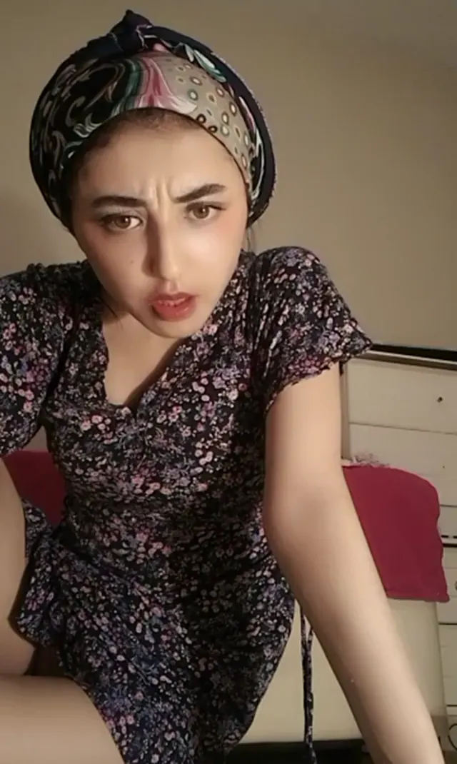 Türbanlı Melek ifşa tatlı kızın uzun canlı yayını — Melek — Canlı Yayınlar · sahne 2