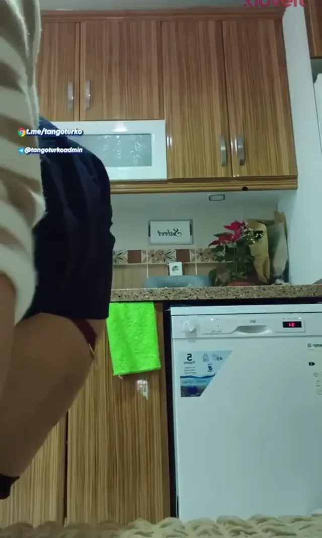 Türbanlı Melek Olgun ev kadınından nude videolar — Türk ifşa · sahne 1