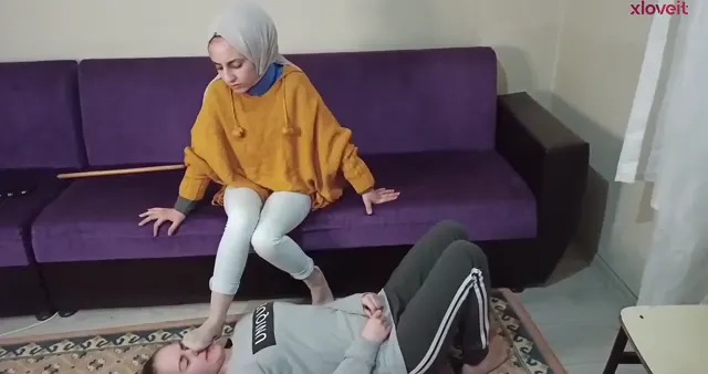 Türbanlı Mistress köle kıza neler yaptı neler — Keyifhane — Türk ifşa · sahne 2