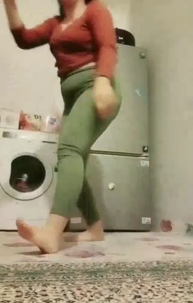 Türbanlı Öğretmen ifşa Mutfakta keko duruşlu yayın yaptı — Türbanlı Öğretmen — Bedava Porno · sahne 1