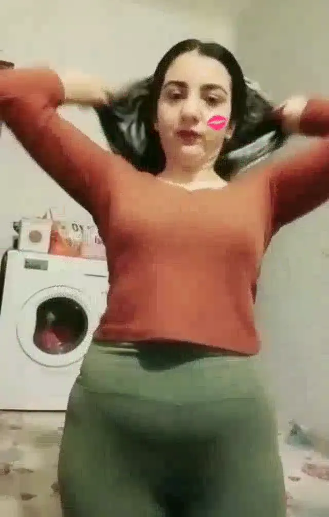 Türbanlı Öğretmen ifşa Mutfakta keko duruşlu yayın yaptı — Türbanlı Öğretmen — Bedava Porno · sahne 2
