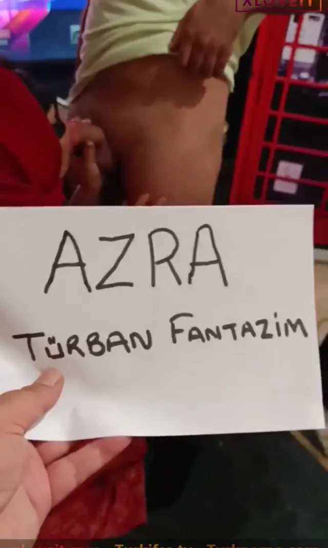 Türbanlı Porno Azra hanım fantazisini gerçekleştirdi — Azra — Konulu Porno · sahne 2