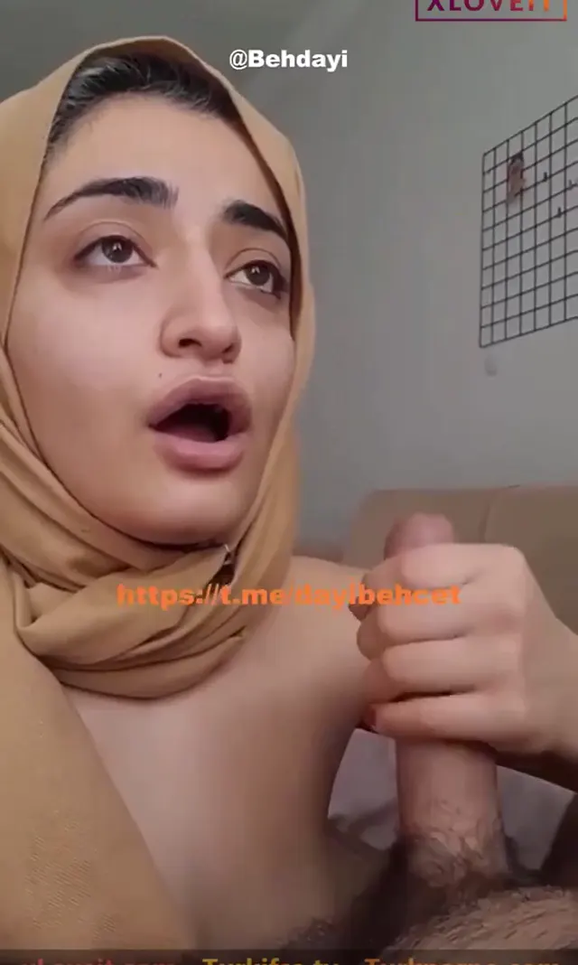 Türbanlı Porno Hayalsi orospusu sakso çekip ağzına boşalttı — Amatör Porno · sahne 2