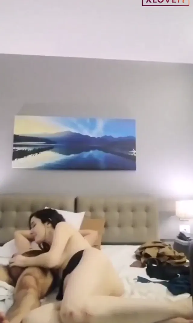 Porno film Ayşegül sevgilisiyle otelde sex yaptı — Amatör Porno · sahne 2
