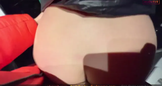 Tuvalette Seks Blueass31 diz çöküp yaladıktan sonra sikildi — BlueAss31 — Konulu Porno · sahne 3