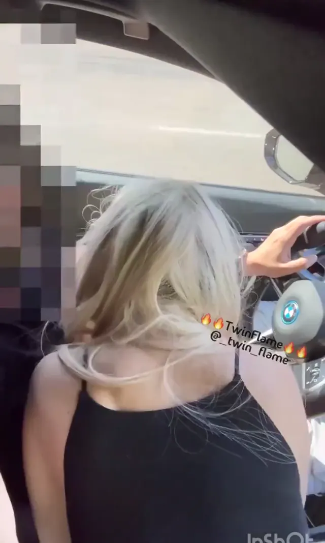 Arabada Sakso TwinFlame seyir halinde BMW ağzına aldı — Twinflame — Amatör Porno · sahne 3